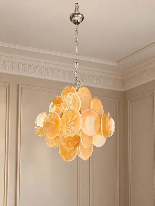 Murano takkrona Disc Ø50 - 36 glas - Honey Pearl i varm klassisk takmiljö