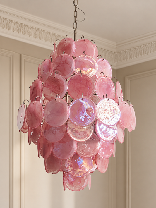 Murano takkrona Iris Ø75 - 87 glas - Pink Alabaster i varm klassisk takmiljö