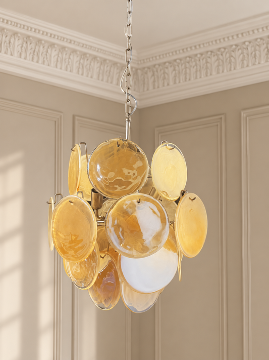 Murano takkrona Iris Ø45 - 24 glas - Honey Pearl i varm klassisk takmiljö