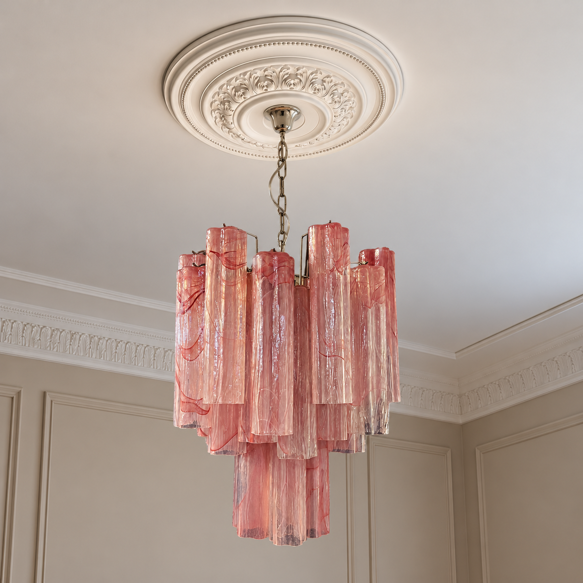 Murano takkrona Tubular Ø45 - 30 glas i klassisk takmiljö