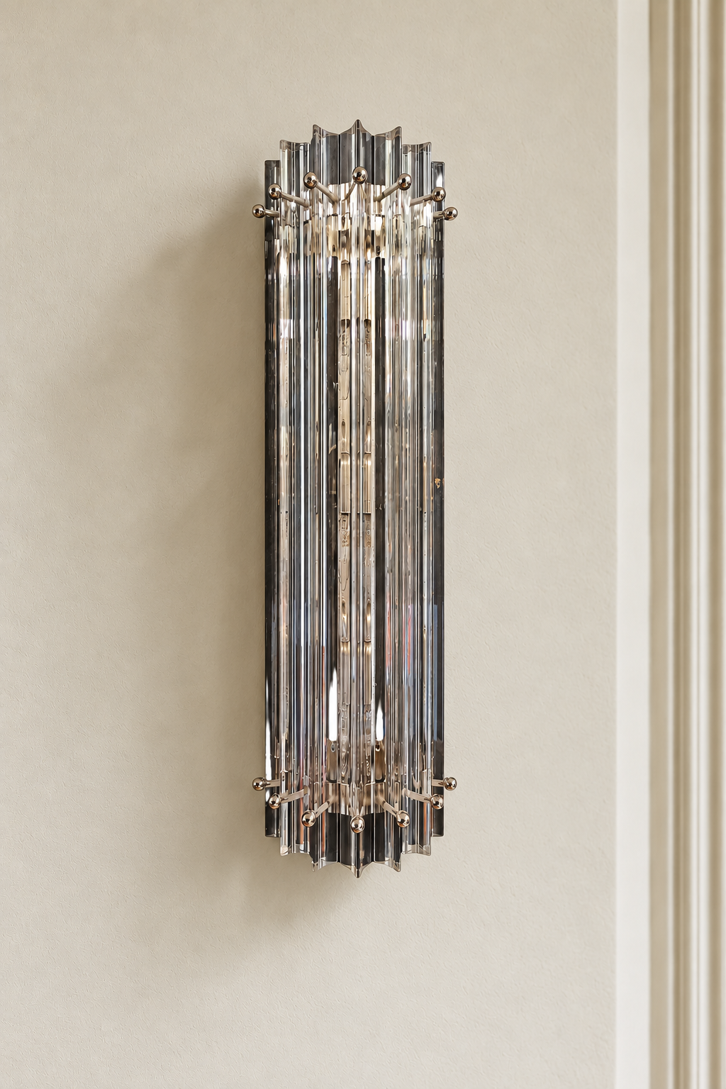 Murano vägglampa Column på varm beige vägg