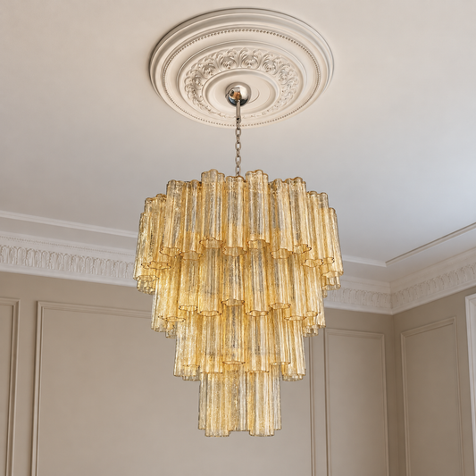 Murano takkrona Tubular Ø85 - 80 glas - Honey i klassisk takmiljö